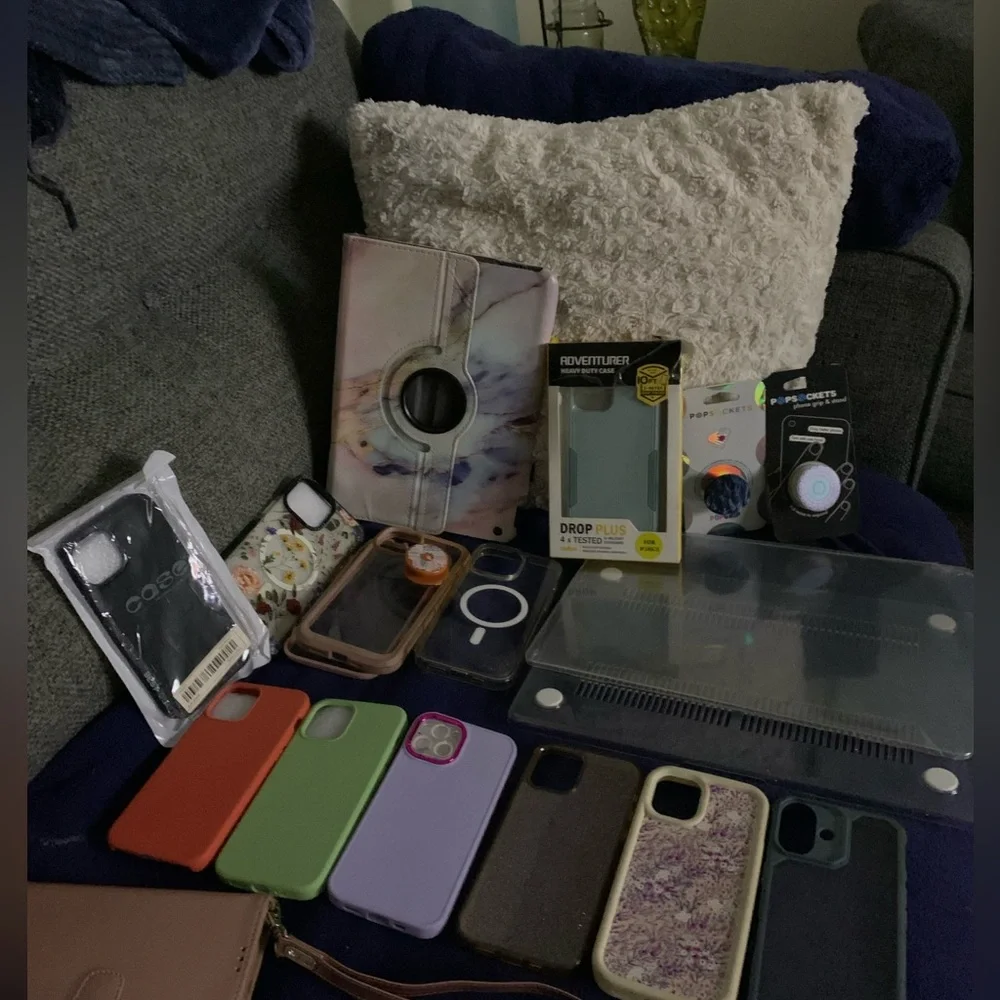 NEW-Apple iPhone case lot,with 3 pop sockets,a laptop & IPad covers,23